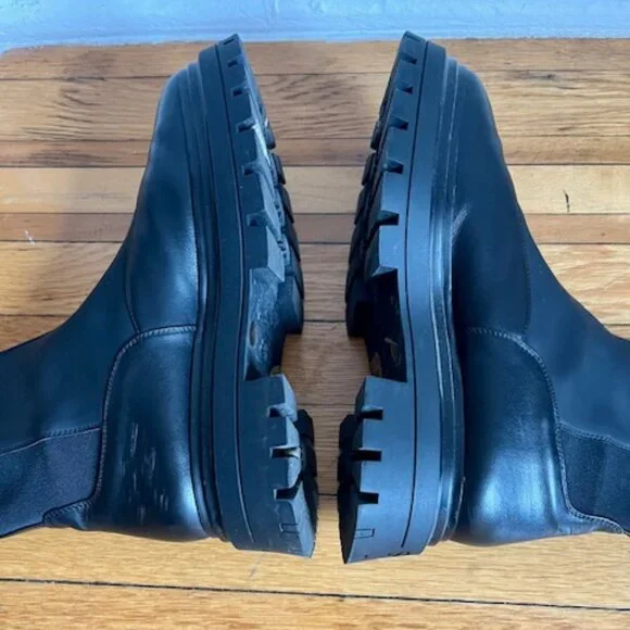 Stuart Weitzman Bootie Size 9 - 9.5 - Picture 4 of 6